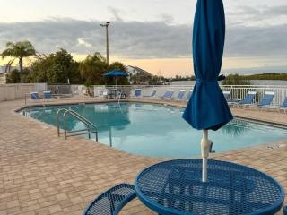 Mangrove Waterway View Sleeps 4 Pool & Courts - 1