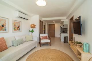 Oceanfront Paradise Beach Resort Escape - 8