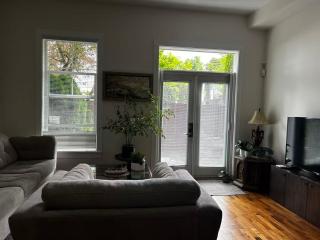 Modern Townhome Heart of Vancouver Metro Linked - 1