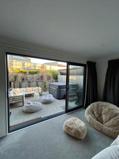 Modern home in Wanaka with Spa - 7