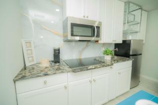 Cozy private Suite with full kitchen - 3