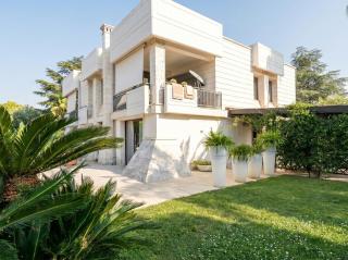 Beatrice - Regal Residence - 9