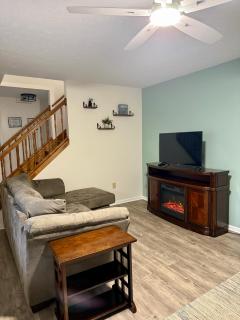 NEW Spacious Quick Getaway Pocono Mountains Lake House - 5