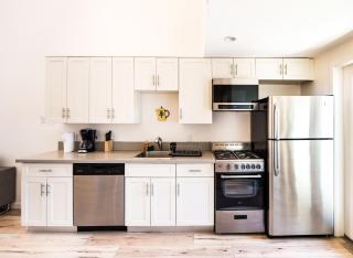Modern Hollywood Loft Balcony Gated Parking Near DTLA - 5