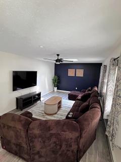 NEW Spacious Quick Getaway Pocono Mountains Lake House - 1
