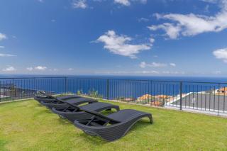 Casa Mozart I Sea View, Pool & Ac Retreat - 4