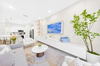 NEW 5BD/5BA Townhome near Seaworld - 3