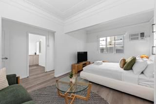 Stylish and Cozy Studio - Short walk to Hospital - 2