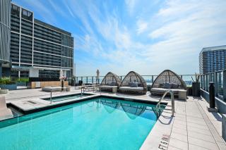 High-End Studio - Skyline Views - Downtown - 9