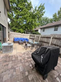 2 Story Sanctuary - 5 mins from Stadiums - 9