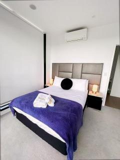 StayAU Elegant 3BR Penthouse with Stunning Views - 8