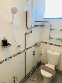 New Taman Park homestay 6pax near airport 塔曼公园民宿 - 1