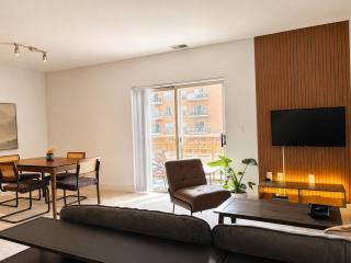 Third Ward Apt Near Summerfest with Gym and Balcony - Sleeps 4 - 6