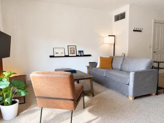 Third Ward Apt Near Summerfest with Gym and Balcony - Sleeps 4 - 8