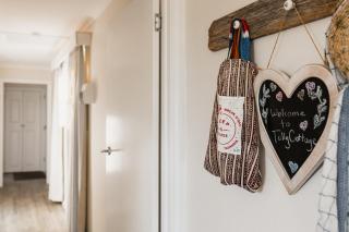 Tully Cottage - a home among the gum trees - 3