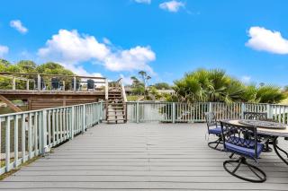 Lakeview Landing Boat Lift Multi-Level Deck Walk to Moody Gardens - 1