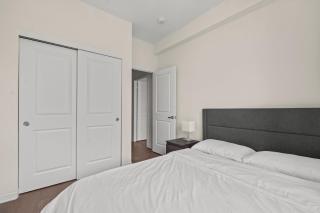 Modern Midtown Toronto Townhome with Parking & Rooftop Patio - 5