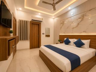 Hotel Krishna Kripa Palace Near Prem Mandir - 1