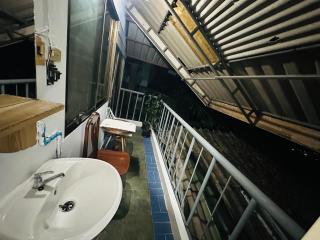 Spacious 70sqm Jungle Loft Peaceful Green Escape - 7