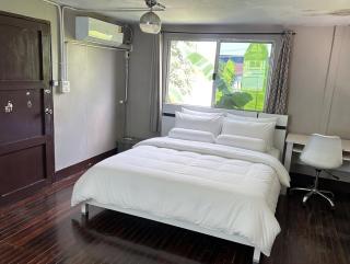 Spacious 70sqm Jungle Loft Peaceful Green Escape - 2