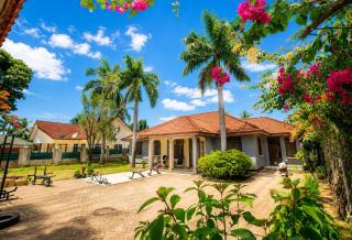 Maisha Garden Home at Ununio Beach - 2