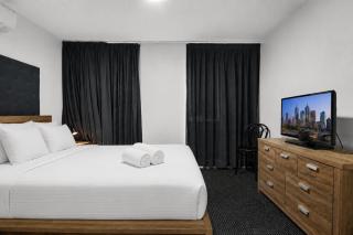 Central 1-Bed Apartment Near Emporium - 0