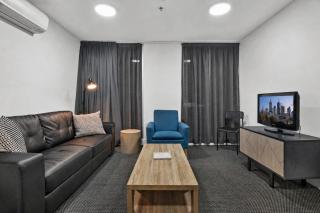 Central 1-Bed Apartment Near Emporium - 7