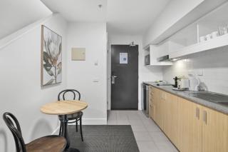 Central 1-Bed Apartment Near Emporium - 3