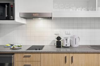 Central 1-Bed Apartment Near Emporium - 2