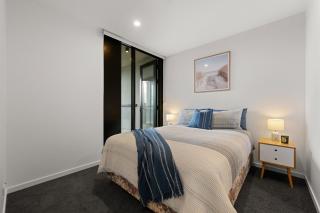 Stylish 1-Bedroom Gem a 6-Minute Walk to Westfield with Parking - 9