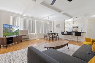 Spacious 2BR 2BA near The Grove w Parking - 2