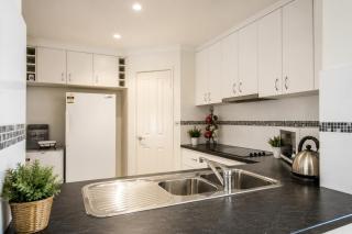 Warm & Spacious South West Getaway - 1