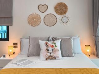 Modern 1 & 2 Bedroom Apartments Naiyang Phuket by Mango Family - 5