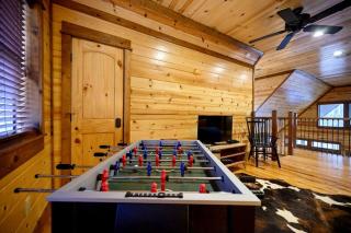 Luxury Cabin with Hot Tub & Game Room Retreat in Broken Bow, Oklahoma - 7