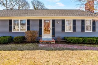 Charming Coastal Cottage with Spacious Patio in Yarmouth Port, Massachusetts - 1