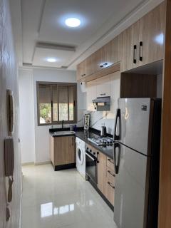 Cozy modern apartment 3 min drive beach access - 9