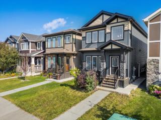 West Edmonton Family Retreat with Hot Tub & Garage - 8