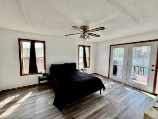 Peaceful Lake Escape with Boat Slip & Spacious Lounge in Garfield, Arkansas - 9