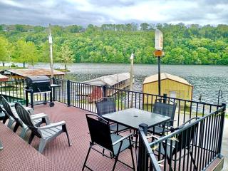 Peaceful Lake Escape with Boat Slip & Spacious Lounge in Garfield, Arkansas - 7