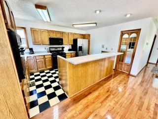 Peaceful Lake Escape with Boat Slip & Spacious Lounge in Garfield, Arkansas - 3
