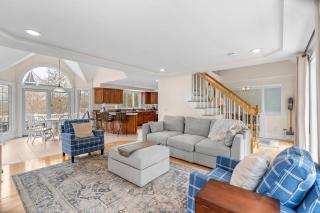 Charming Coastal Retreat with Fireplace & Kayaks in Bourne, Massachusetts - 9