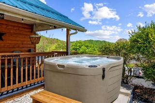 Secluded Cabin Retreat with Hot Tub in Berkeley Springs, West Virginia - 7
