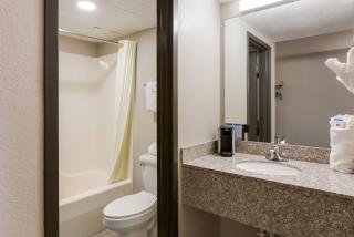 Rodeway Inn Branson, Brick House - 2