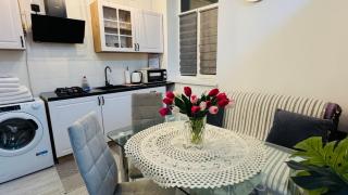 Shpytalna Street - 8