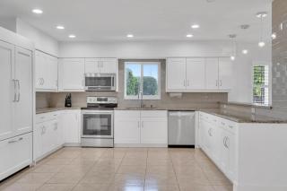 Suite by Beach Waterfront Lago Key One - 3