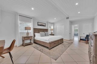 Steps from Beach Quaint Cottage Hot Tub Surf Key H0MES - 8