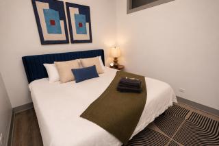 Luxury 6BR Suite with Pool Table Sleeps 12 Perfect for Group Stay Near McCormick Place, Grant Park and Soldier Field - Chicago - 7