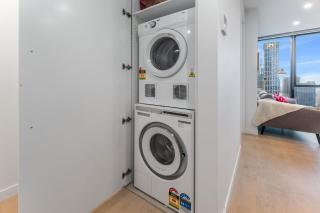 CBD Highrise View City Escape Skyline 2BR2BA L43 - 7