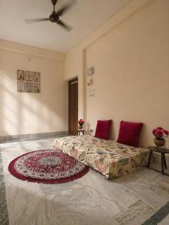 Pyari Kunj Homestay , Near Bankey Bihari Temple - 9