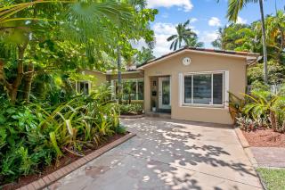 Palm Terrace with Private Pool Surrounded by Lush Gardens and Open Spaces - 2